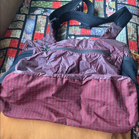 Patagonia Maroon bag ideal for travel 🧳 - Picture 9 of 14